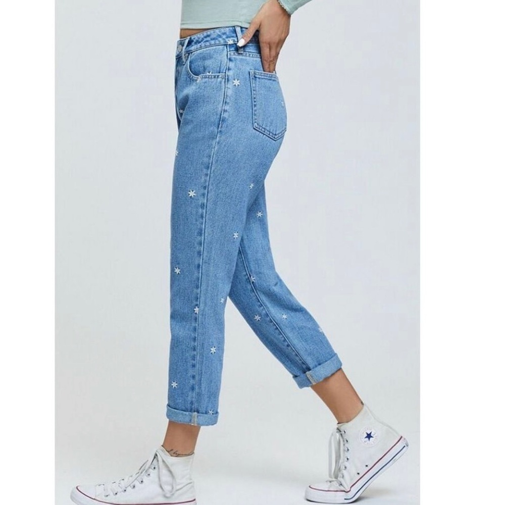 Pacsun mom jean with Daisy print sz 24